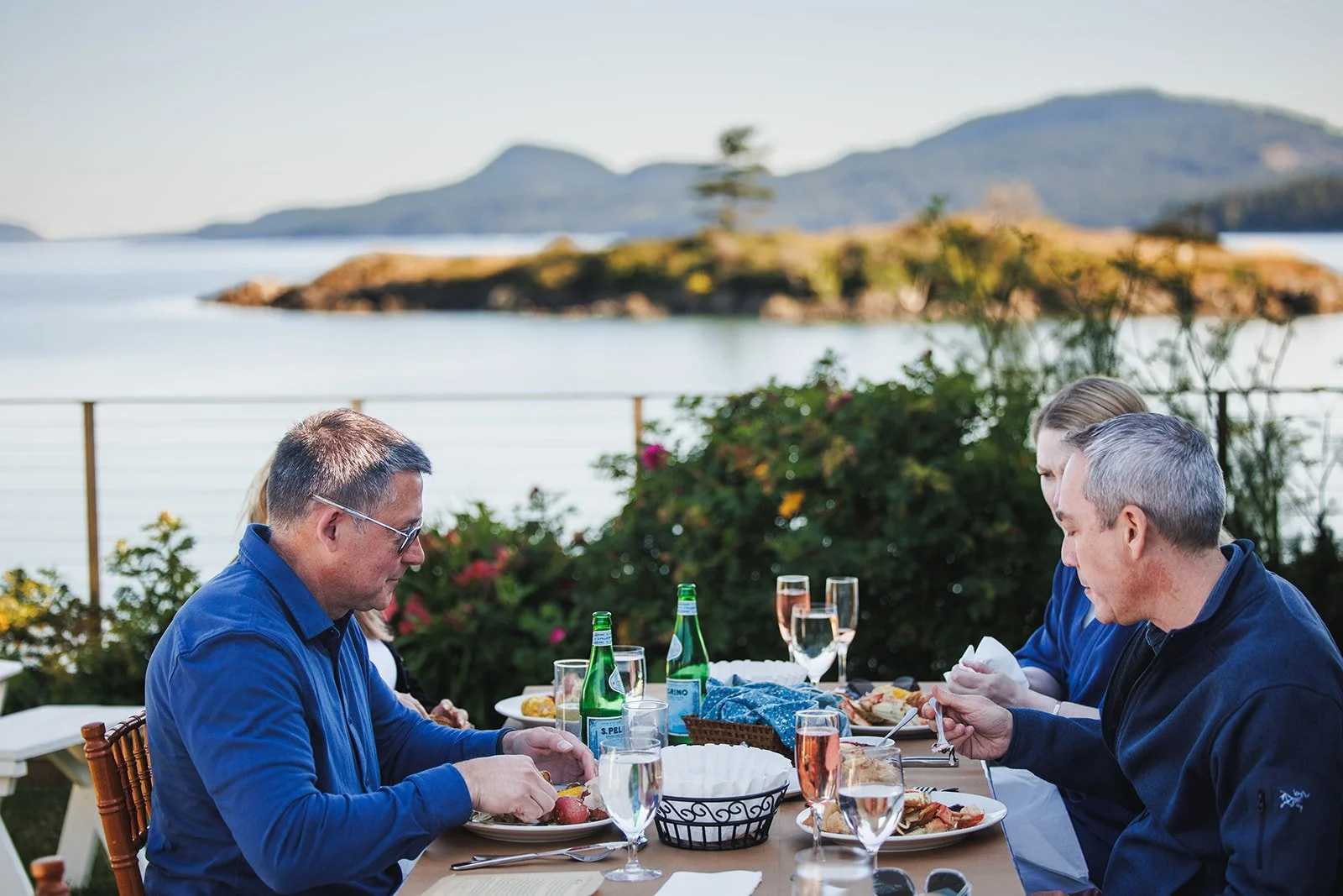 crabbpil-outlook-inn-orcas-Island-Satya-curcio-Photography_AO2A1827 (1).jpg