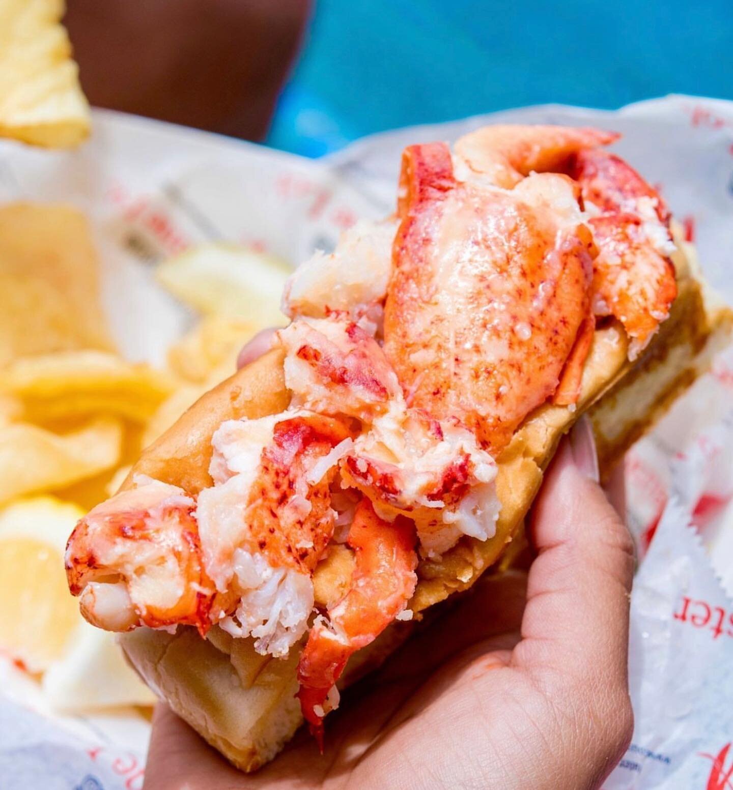#todayslunch &amp; the weather is AMAZING! ✨
.
@cousinsmainelobster &amp; @caribbeanfusionfoodtruck is HERE! Stop by and grab some tasty lobster and/or some spicy Caribbean delights! 😎