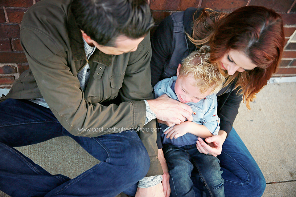 1-central-iowa-family-photographer-huxley-ames-desmoines-downtown-court-ave-nick-shandra-vanberkum-captured-by-heidi.png