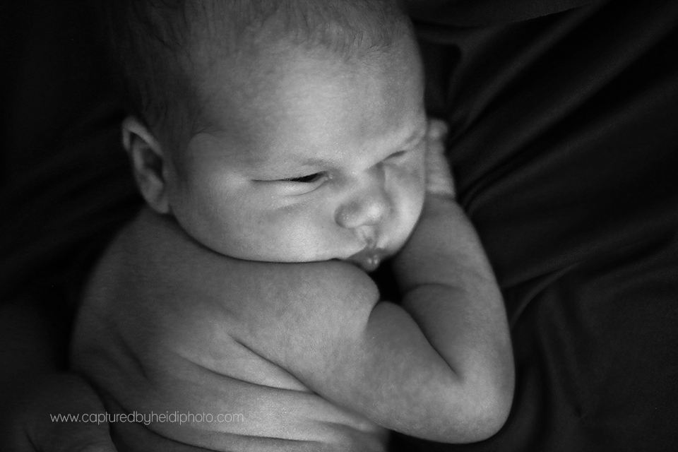 5-central-iowa-newborn-photographer-captured-by-heidi-photography-heidi-hicks-huxley-ankeny-desmoines-in-home-lifestyle-session-big-sister-crib-michelle-haupt.png