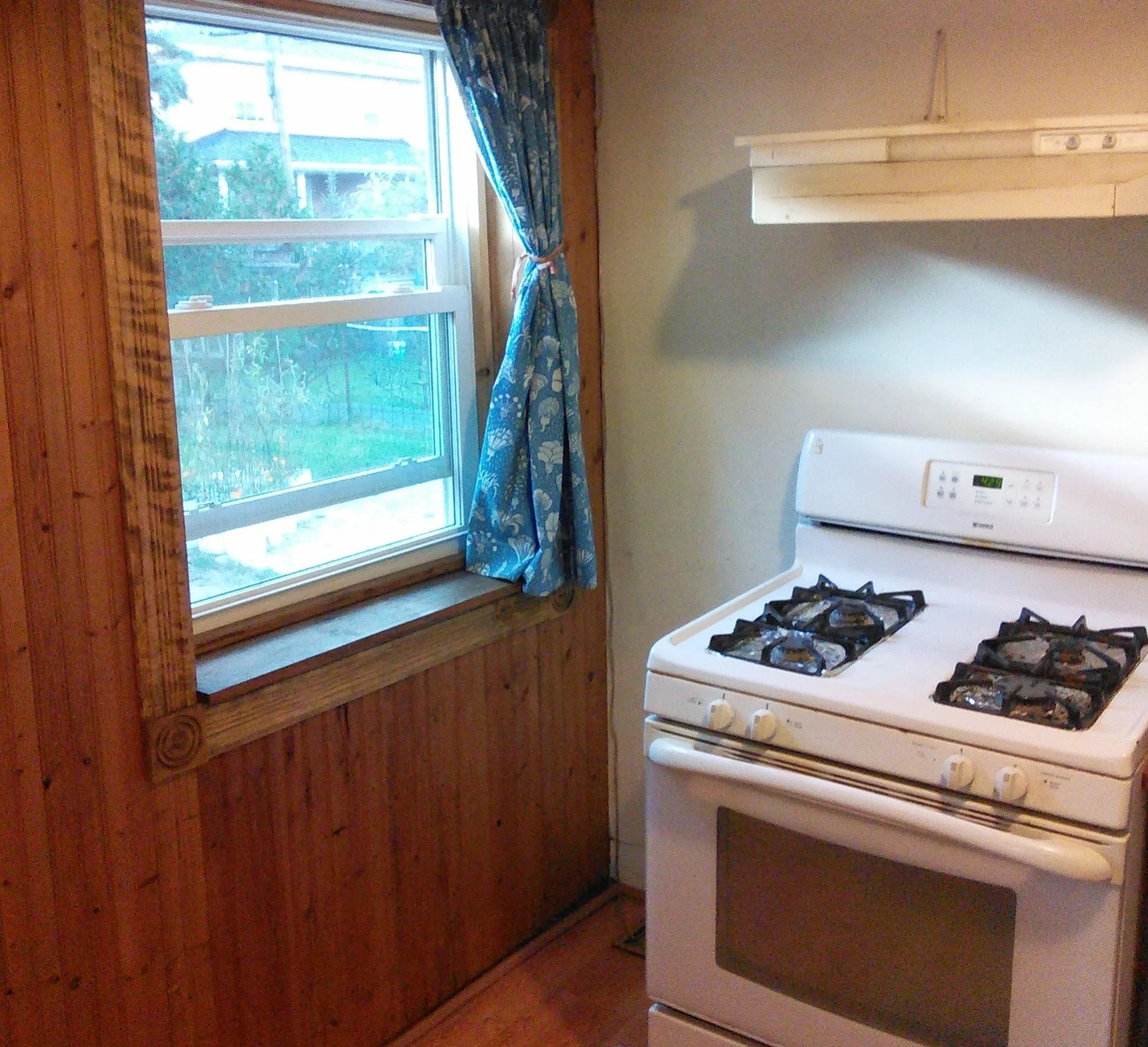 Kitchen before renovation