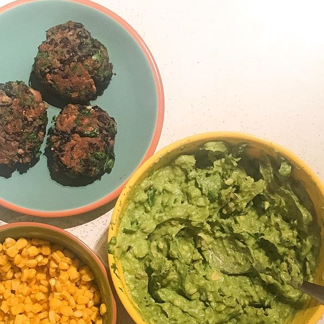 Yum! We've been loving the Meallime app. It gives easy to do healthy recipes 👌🏼 Although the guacamole recipe is Dr. Cory's because he seriously makes the best guac!
#blackbeanburger #corn #guacamole #avocados #meallime #needlerchiropractic #chirop