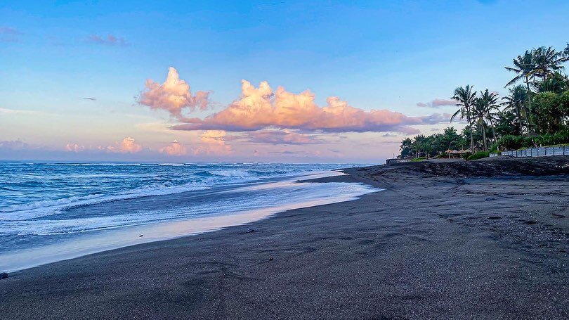 Sunrise Bali ☀️❤️🙏
&mdash; Rainty Season is coming to an end and the heat waves are coming each afternoon. The mornings are still crisp and the skies are extremely stunning. 🙏❤️🙏