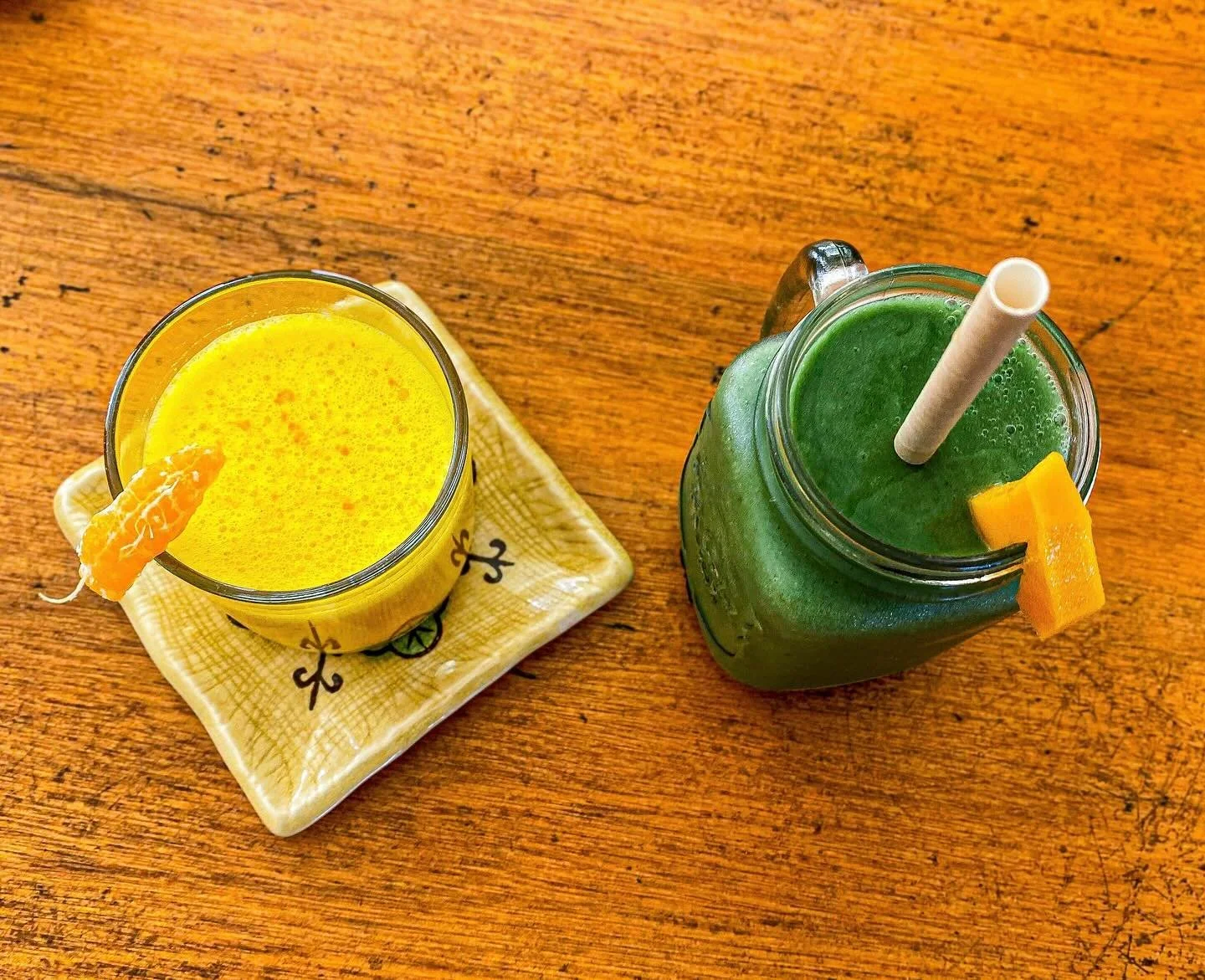 MEGA PROTEIN SMOOTHIE &amp; VIRUS FIGHTER 💪🏻 ❤️🙏
&mdash; @foods_and_roots 

Mega Protein with sea moss, spirulina, mango, banana, protein. 

Virus Fighter with garlic, ginger, turmeric, lemon, orange, cayenne, oregano oil