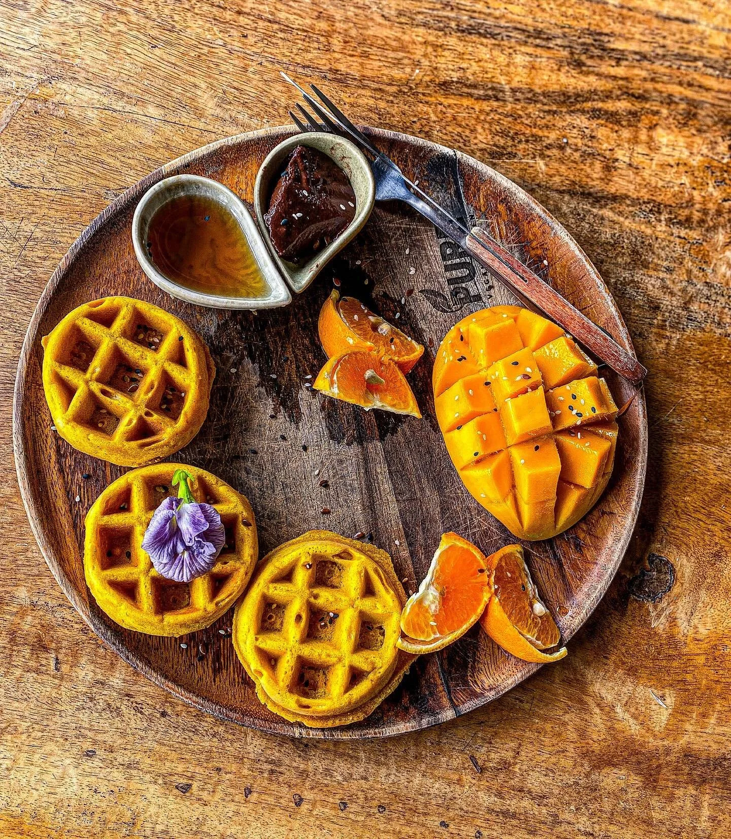 Sweet Potato Waffles with Mango 🥭 @pureveganheaven 
&mdash; Vegan / Gluten Free / Heavenly Delicious 🤤 ❤️🙏🇹🇭