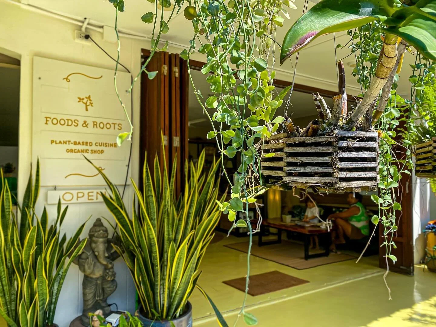 @foods_and_roots located on the north side of Koh Phangan, Chaloklum Beach is an amazing plant based restaurant, very chill and the owners are incredibly sweet.