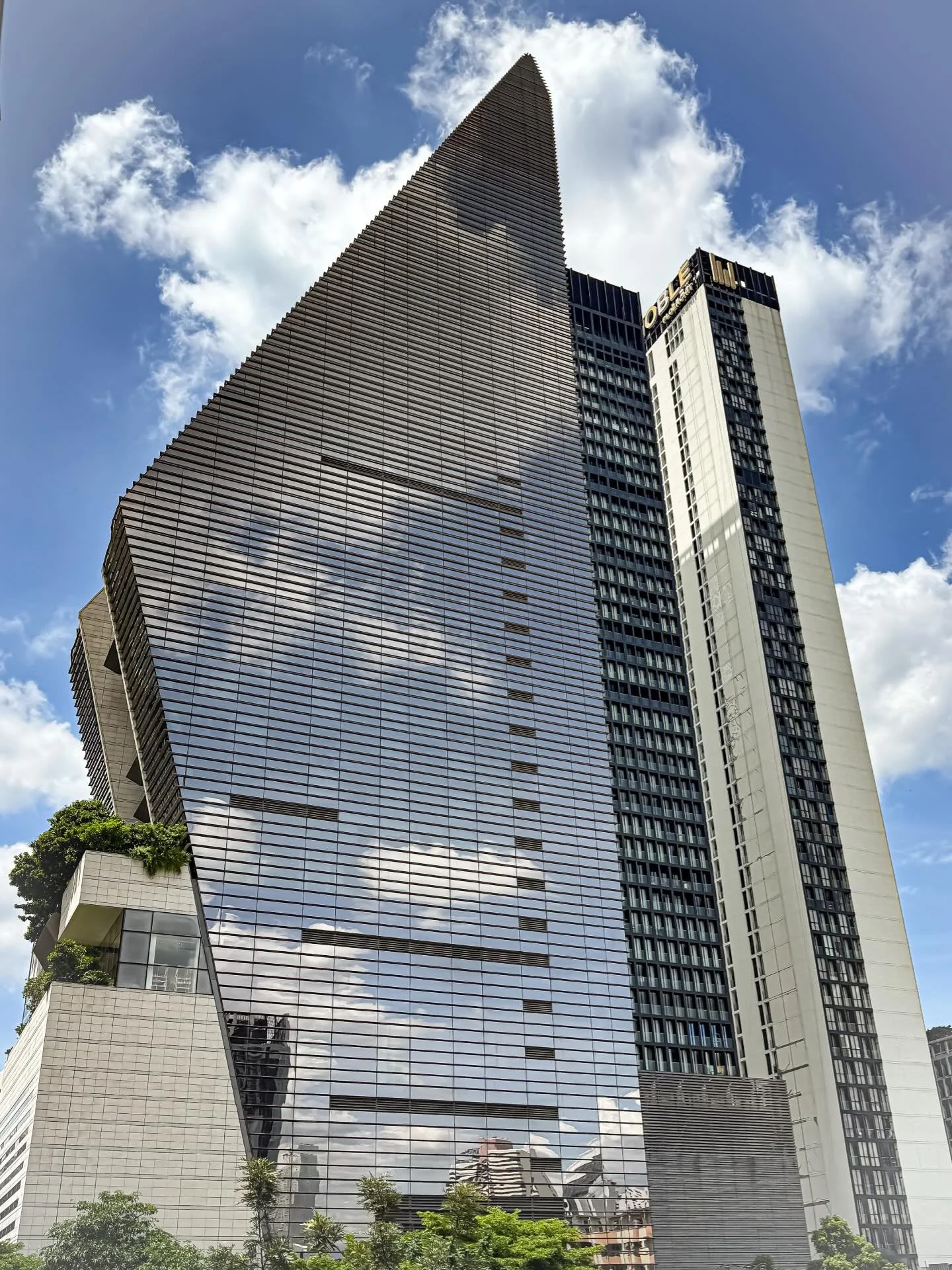 #bangkok #thailand #visitthailand 
#summerthailand #portraitphotography
#33trekking #natgeo #natgeotravel #architecture 
#photography #worldtravel #shotoniphone #travelphotography #travelandleisureasia #live laugh love #adobe #lightroom #photoblog #t