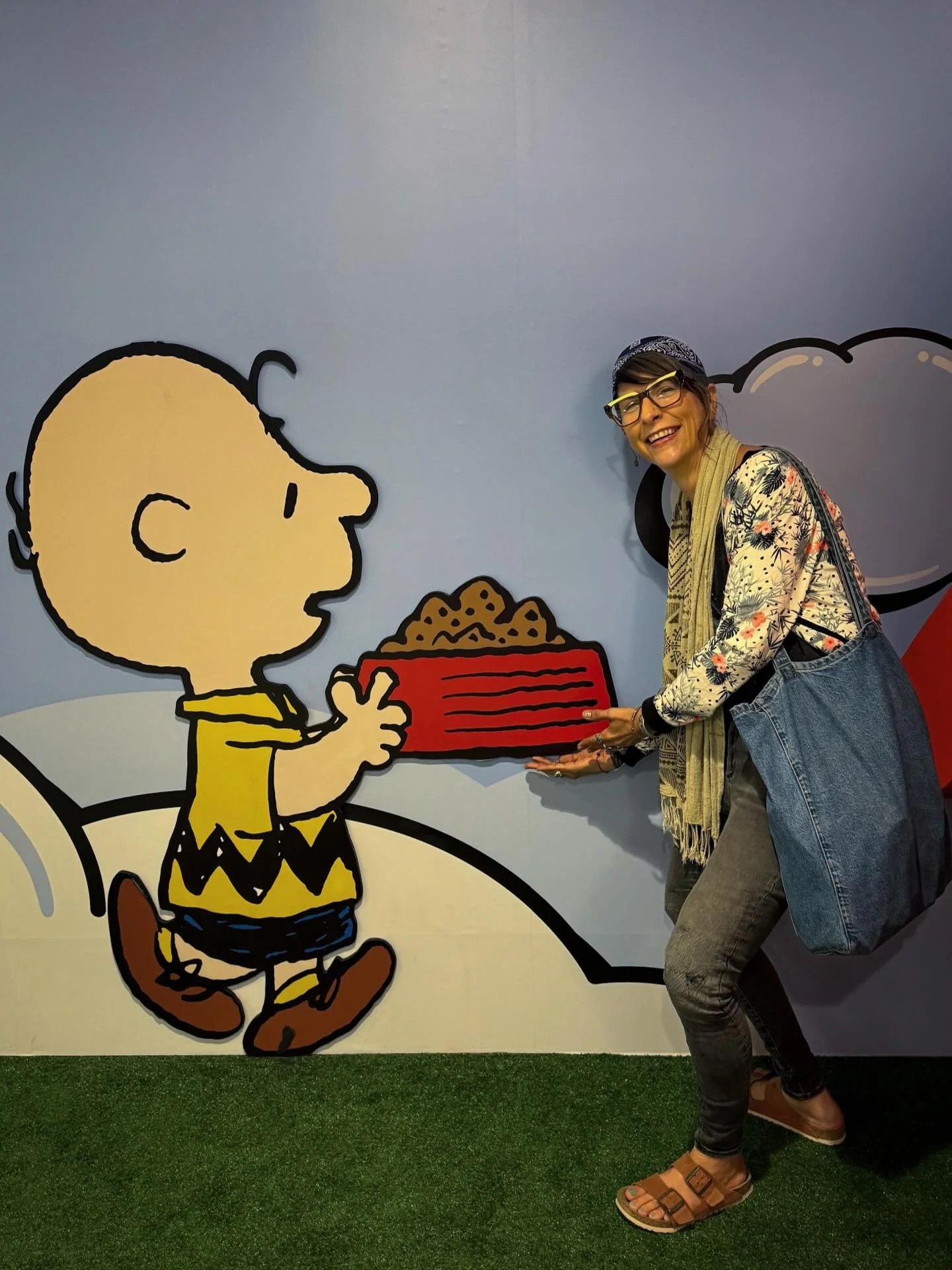 #bangkok #thailand #visitthailand 
#summerthailand #portraitphotography
#33trekking #natgeo #natgeotravel #snoopythailand 
#photography #worldtravel #shotoniphone #travelphotography #travelandleisureasia #live laugh love #adobe #lightroom #photoblog 