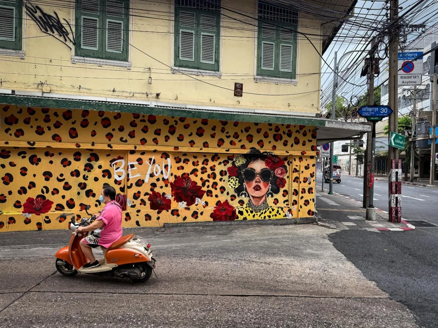 #bangkok #thailand #visitthailand 
#summerthailand #portraitphotography
#33trekking #natgeo #natgeotravel #streetart 
#photography #worldtravel #shotoniphone #travelphotography #travelandleisureasia #live laugh love #adobe #lightroom #photoblog #tour