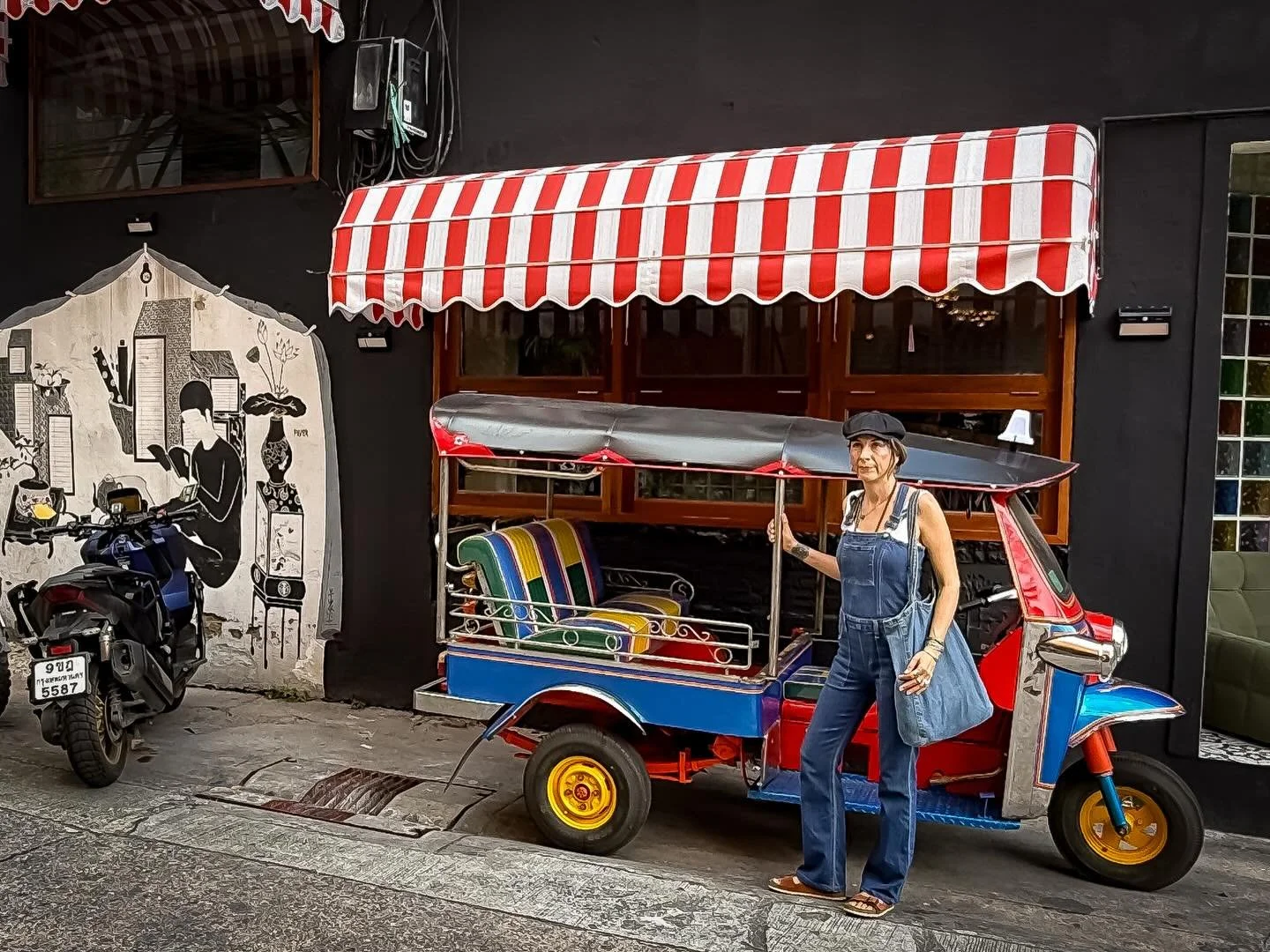 #bangkok #thailand #visitthailand 
#summerthailand #portraitphotography
#33trekking #natgeo #natgeotravel #streetart 
#photography #worldtravel #shotoniphone #travelphotography #travelandleisureasia #live laugh love #adobe #lightroom #photoblog #tour