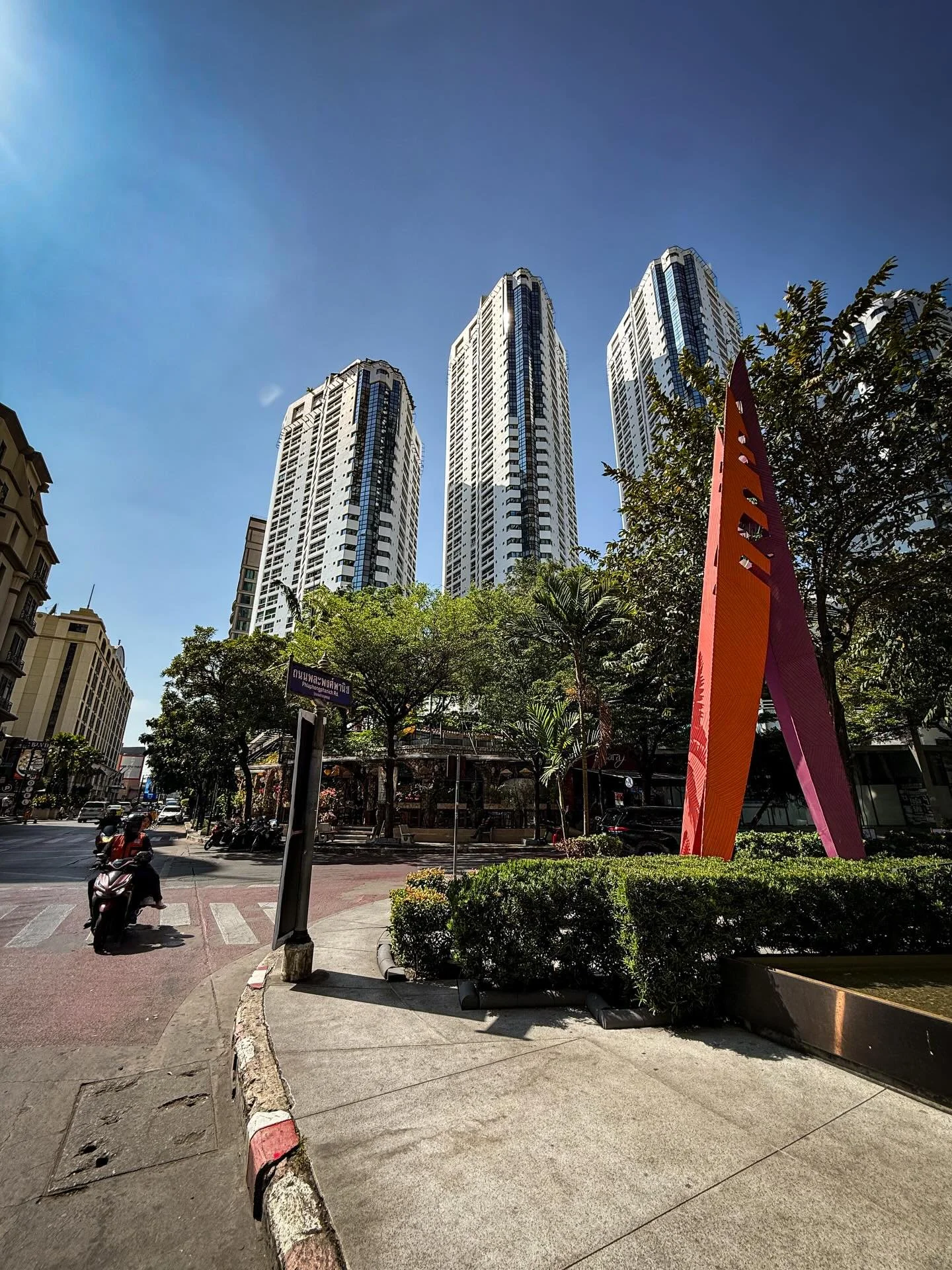 #bangkok #thailand #visitthailand 
#summerthailand #portraitphotography
33trekking natgeo natgeotravel architecture 
photography worldtravel shotoniphone travelphotography travelandleisureasia live laugh love adobe lightroom photoblog tourism thailif