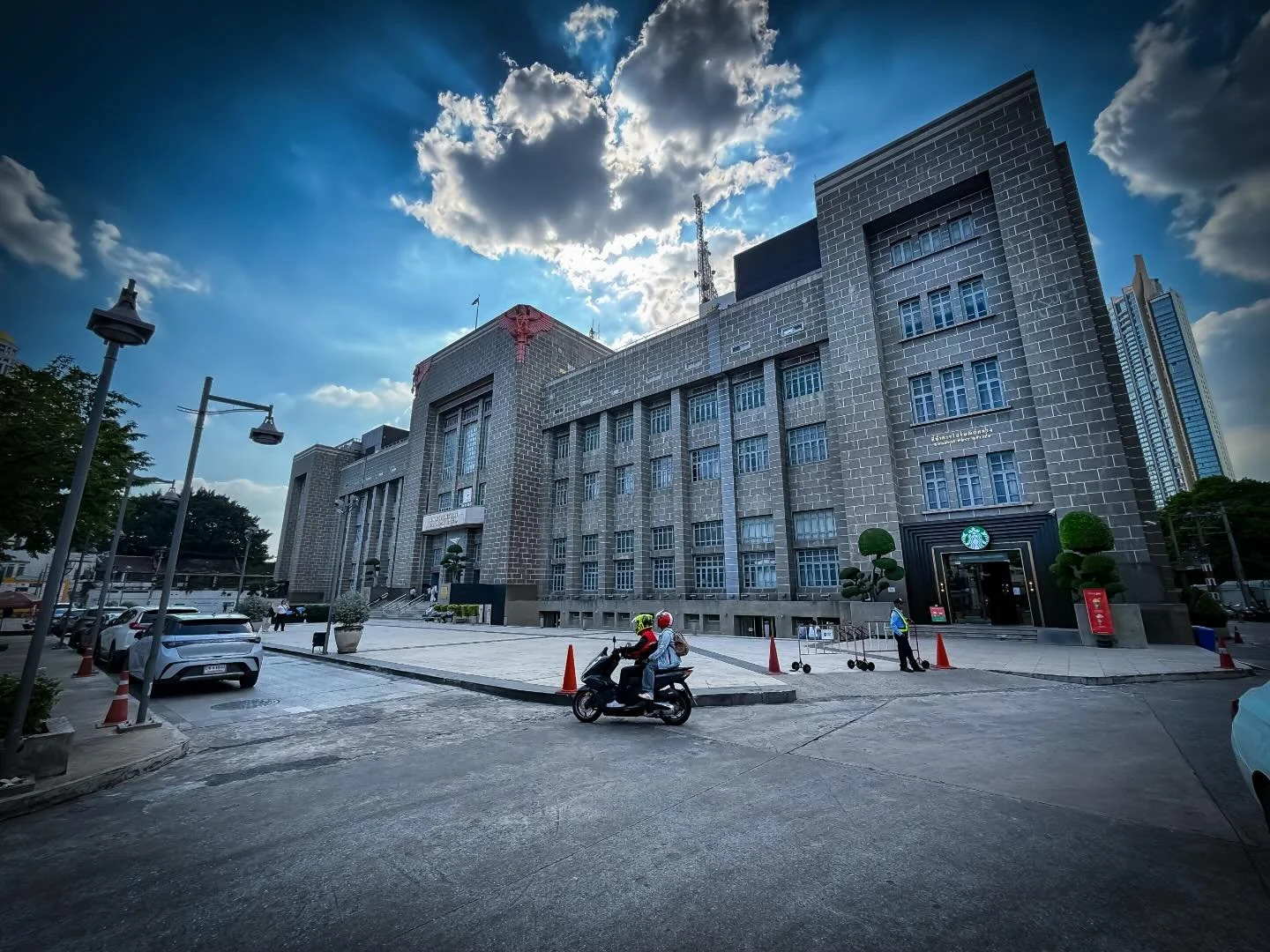 #bangkok #thailand #visitthailand 
#summerthailand #portraitphotography
33trekking natgeo natgeotravel architecture 
photography worldtravel shotoniphone travelphotography travelandleisureasia live laugh love adobe lightroom photoblog tourism thailif