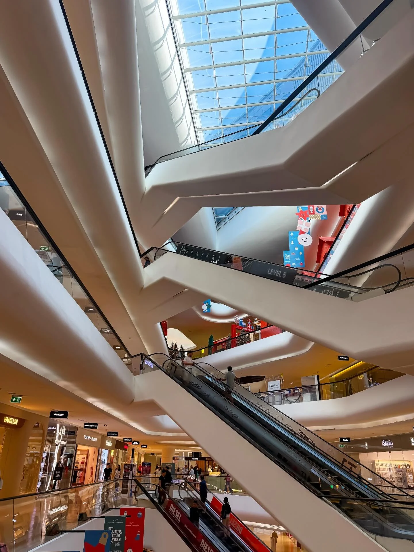 #bangkok #thailand #visitthailand 
#summerthailand #architecture 
33trekking natgeo natgeotravel architecture 
photography worldtravel shotoniphone travelphotography travelandleisureasia live laugh love adobe lightroom photoblog tourism thailife best