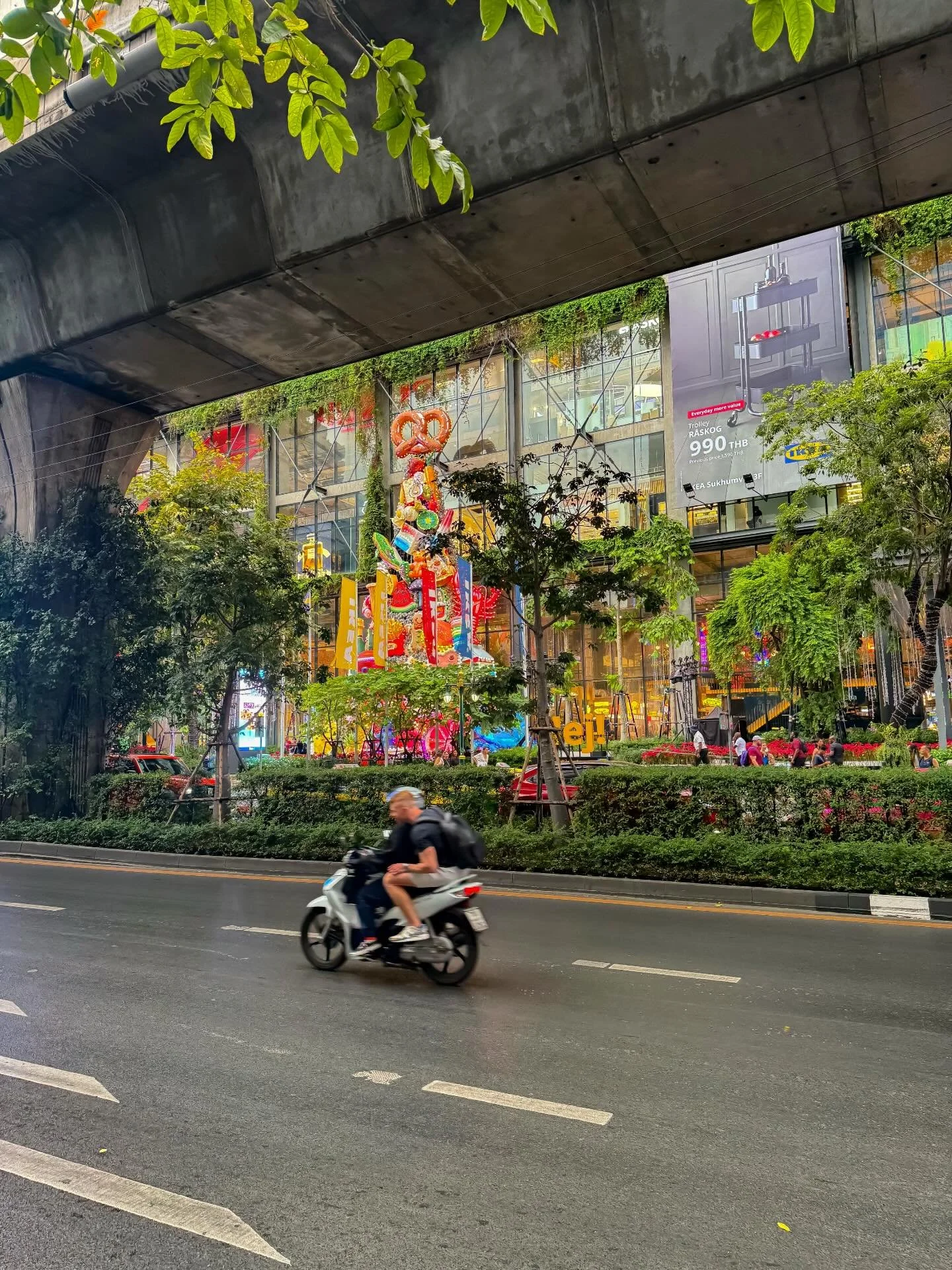 #bangkok #thailand #visitthailand 
#summerthailand #portraitphotography
33trekking natgeo natgeotravel architecture 
photography worldtravel shotoniphone travelphotography travelandleisureasia live laugh love adobe lightroom photoblog tourism thailif