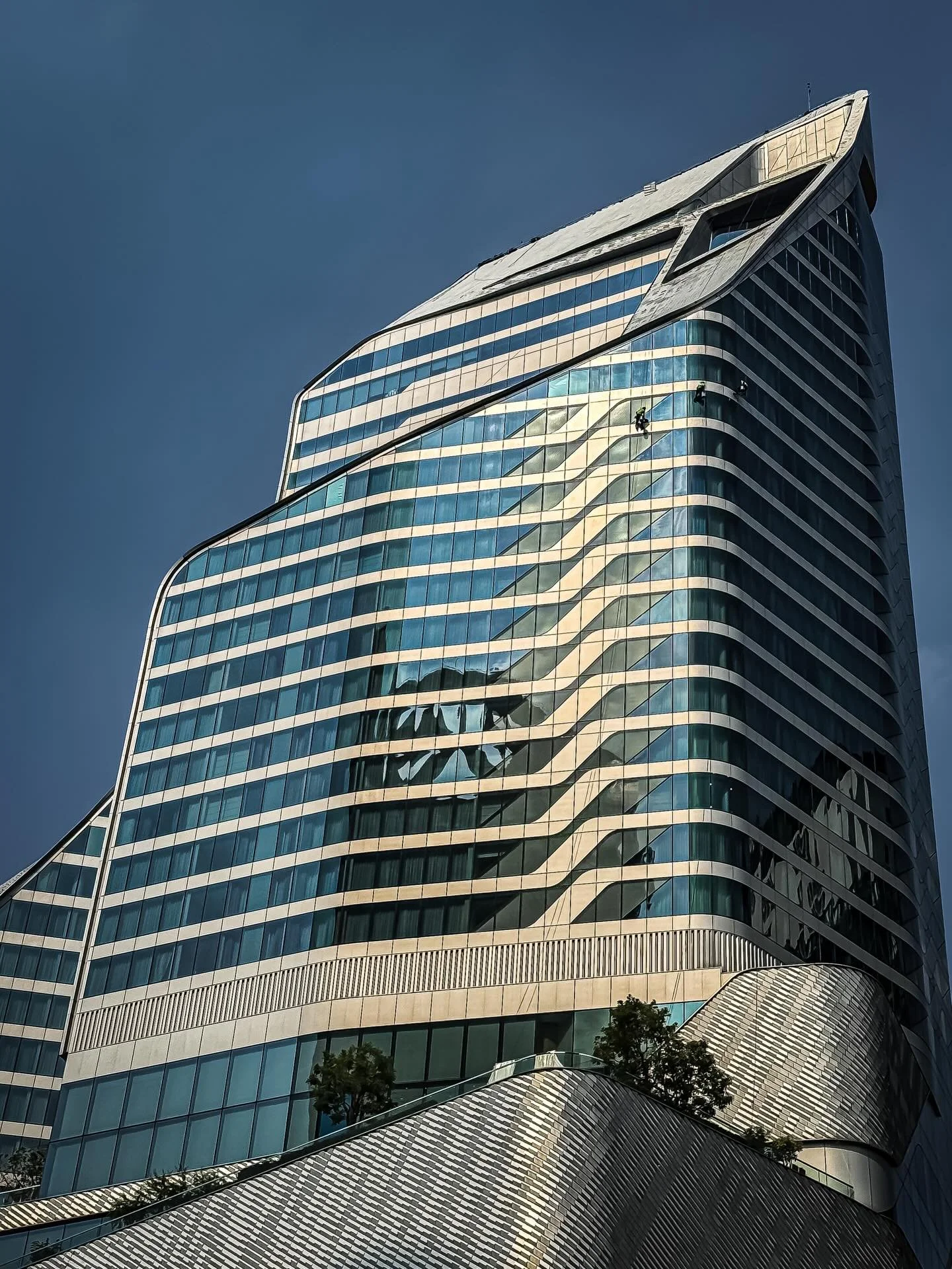 #bangkok #thailand #visitthailand 
#summerthailand #architecture 
33trekking natgeo natgeotravel architecture 
photography worldtravel shotoniphone travelphotography travelandleisureasia live laugh love adobe lightroom photoblog tourism thailife best