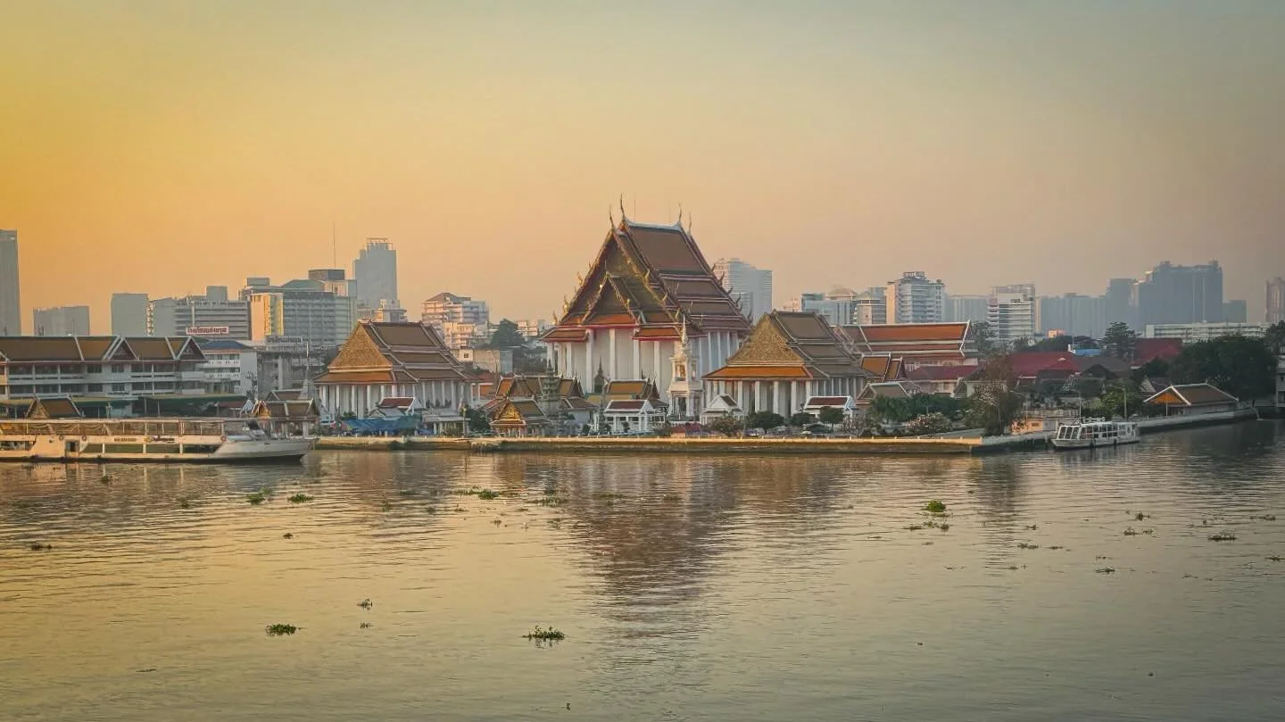 #sunrise #bangkok #thailand #visitthailand 
#summerthailand portraitphotography
33trekking natgeo natgeotravel architecture 
photography worldtravel shotoniphone travelphotography travelandleisureasia live laugh love adobe lightroom photoblog tourism