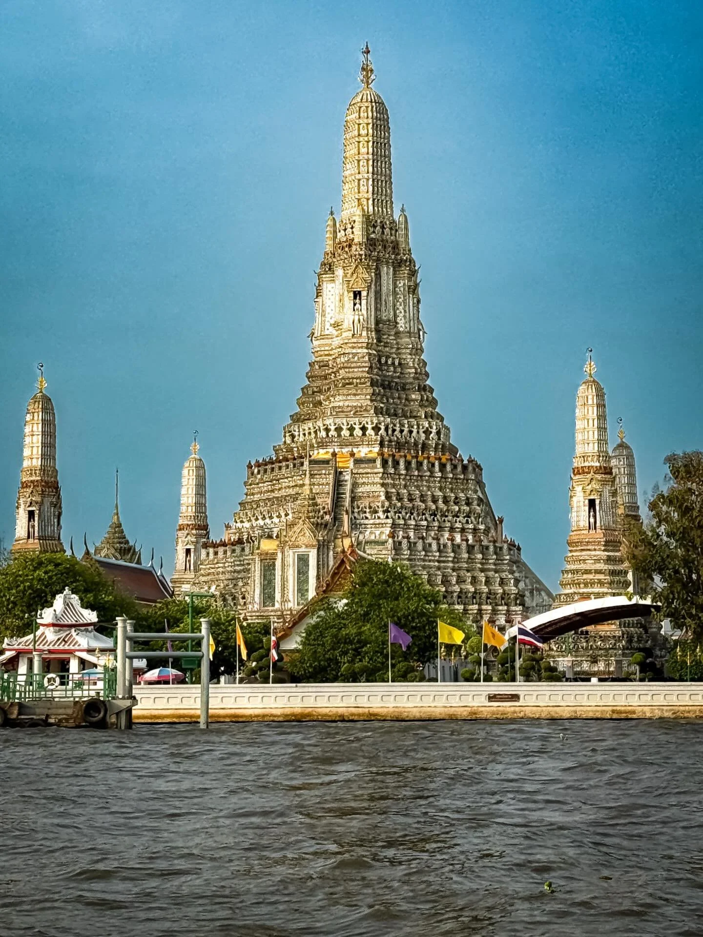 #chaophrayariver #bangkok #thailand #explorethailand #watarun
