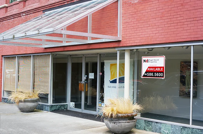 Perfect for a Boutique or Shoe Store Address : 2815 Wetmore Ave. Details: This huge space has tons of street-facing windows just begging for your creative displays. With its huge windows, we're thinking a bridal boutique would fit in especially well here. Managed by : Puget Sound Properties Phone : 425.320.122