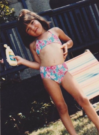 Little Mieke growing up in the sun. Note the lotion. 