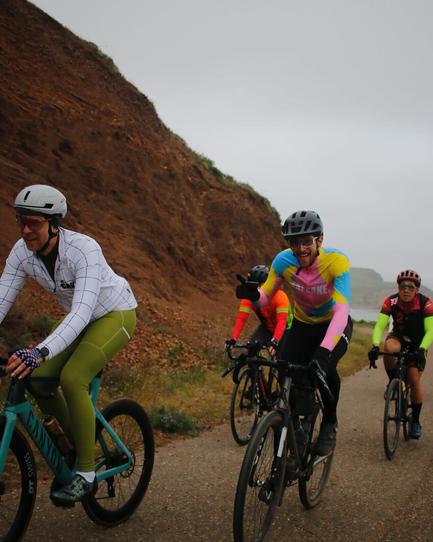 🦅⛰️ WHAT: hawk &amp; headlands! 
🕣 WHEN: meet 6:30am, roll 6:35am
📍 WHERE: GGB welcome center (SE side of the bridge)
🪨 PACE: dropped-but-not-forgotten
🗺️ ROUTES:
[Headlands loop](https://fatcake.cc/rides#tuesdays)
☕ &amp; 🥐: Arsicault on Argue