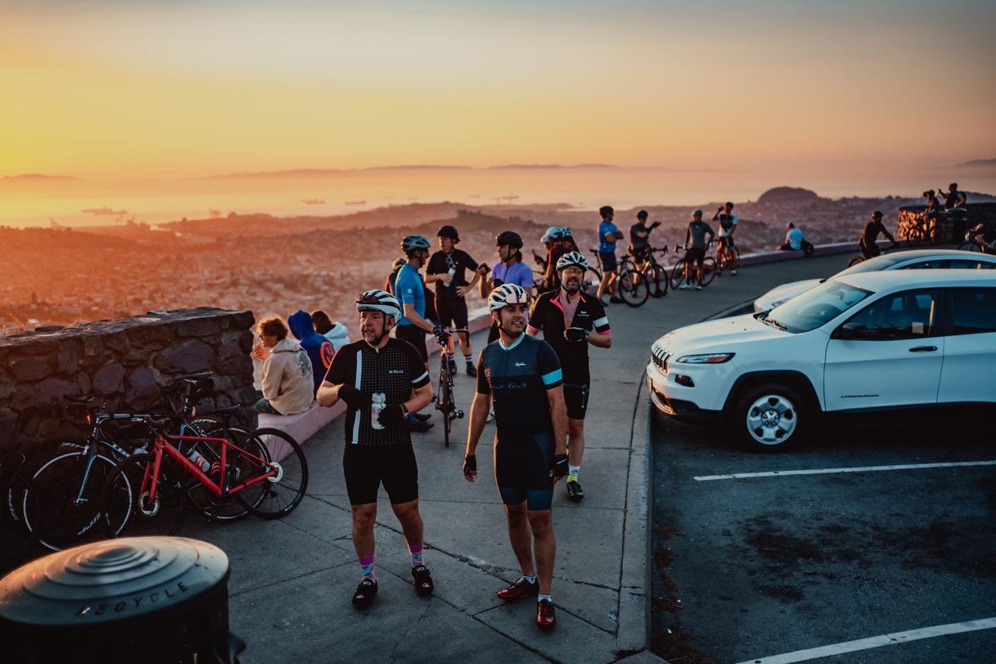 🥯🥯🥯 tomorrow's morning stop is THE LAUNDROMAT on Balboa! 🥯🥯🥯
- Meet at 6:30am at Conservatory of Flowers
- Clockwise city loop (Twin Peaks first)
- End at @thelaundromatsf for bagels!
📸 @daylenyang