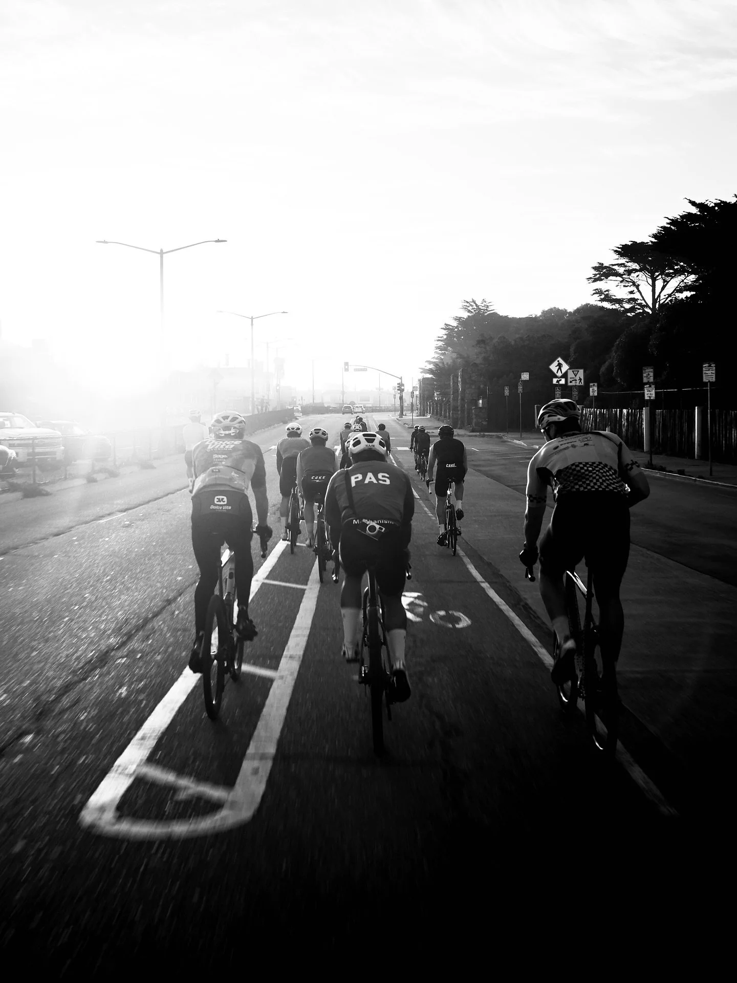 What: Donut Alley 🍩 🌴
When: First Thursday of the month at 6:30am, rolling at 6:35 SHARP.
Where: Meet on the North East side of the GGB in the parking circle
Routes in bio
📸 @daylenyang
