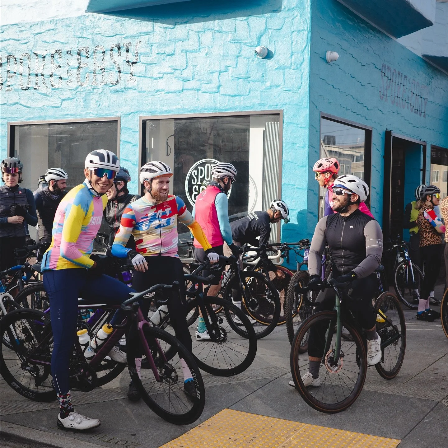 nov 15th: pickle ride. 
pace: chill in the back, shred in the front, just get to the pickles. 
🍩 and ☕️ @spokeeasysf at the start
🔗 more details and route in our bio
📸 @pamo.gif