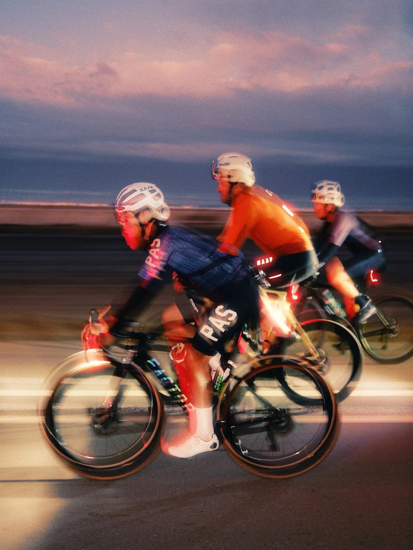 Tomorrow&rsquo;s bakery is @thelaundromatsf 🥯🥯🥯
- Meet at 6:30am at Conservatory of Flowers
- Clockwise city loop
- End at the Laundromat for bagels! (rip &amp; dip!)
📸 @daylenyang