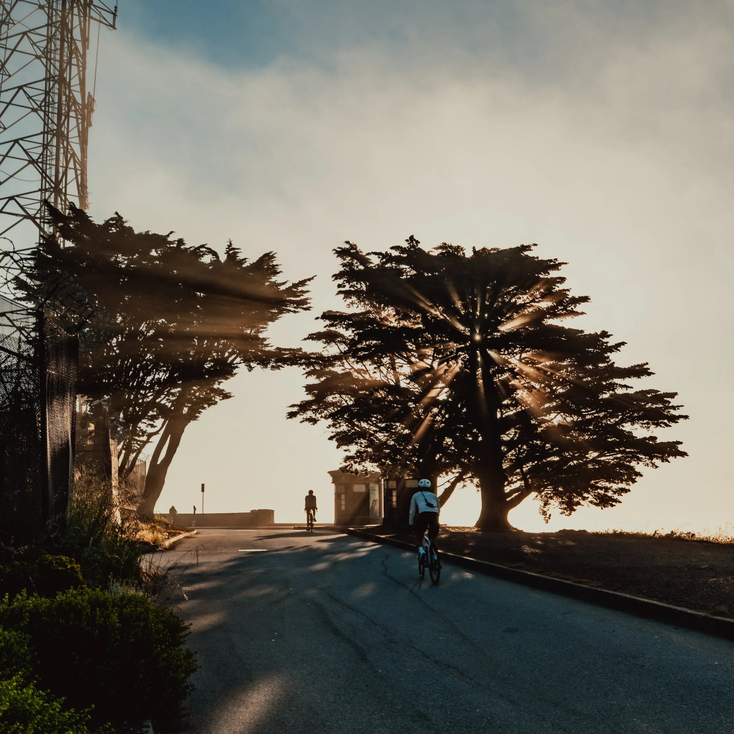 Tomorrow we ride with @shokzusa! join us for a city loop and Shokz demo at 6:30am in front of the Conservatory of Flowers. We&rsquo;ll wrap up at @bobsdonuts on Baker with 🍩 courtesy of Shokz. Route in our bio.

📷 @daylenyang