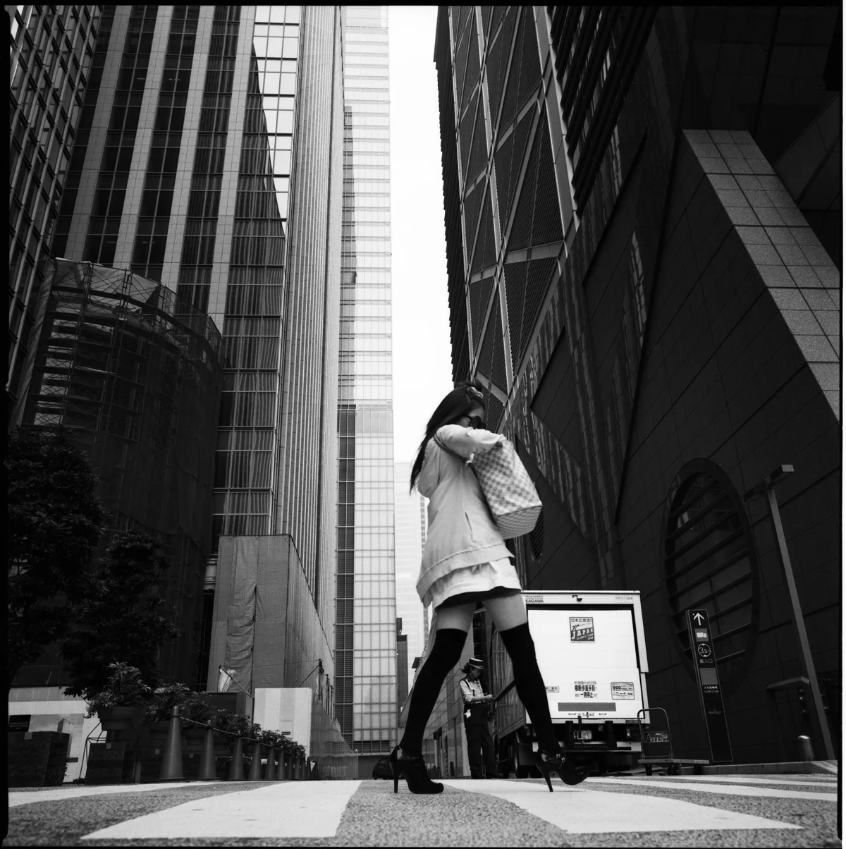 gril-with-legs-perspective-bw.jpg