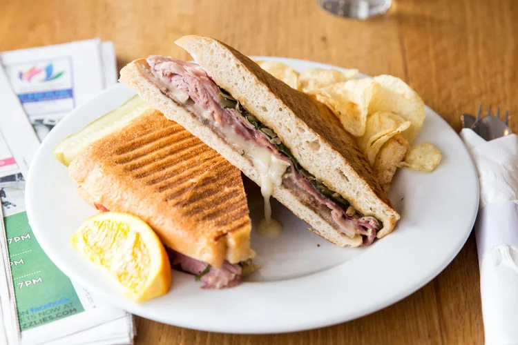sandwich+with+chips.jpg