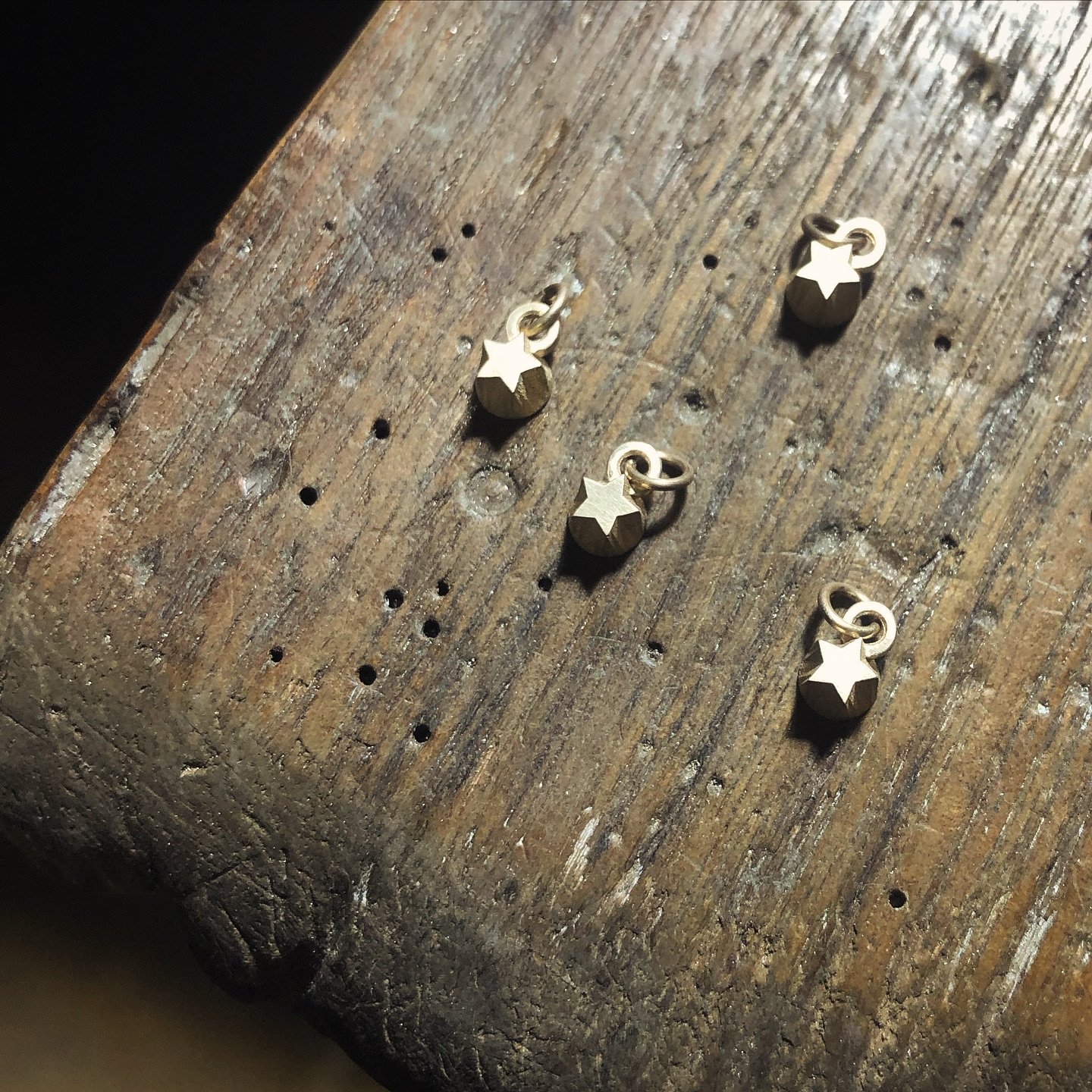 Wishing everyone a peaceful break.
Thank you for all your support this year.
My studio is now closed, reopening 20 Jan 2026.

⭐️