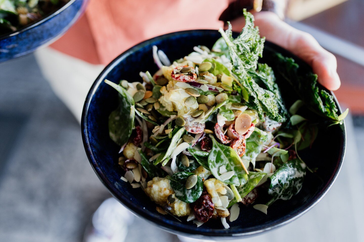 It's easy to eat healthy with salads this delicious. Spice roasted cauliflower, tomatoes, onion, crispy kale and spinach with tahini &amp; cumin yoghurt.
*
*
*
*
*
#lunch  #fresh  #goldcoastfood  #delicious  #daarkespresso #salad