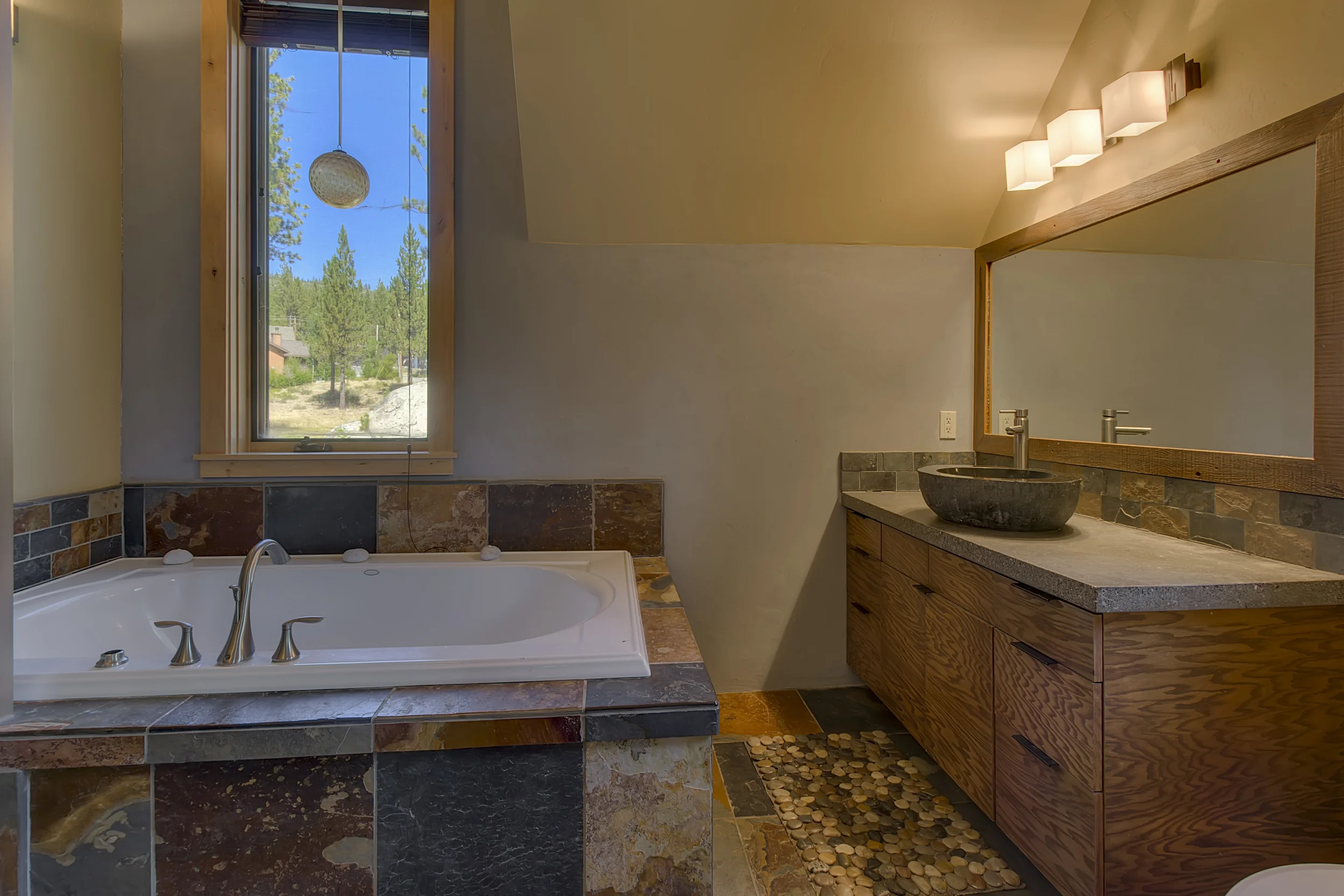 1055 View Cir. Print Res (12 of 12).jpg