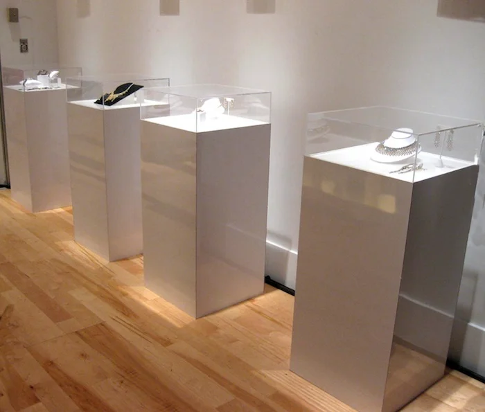 WHITE DISPLAY PEDESTAL — rentquestnyc