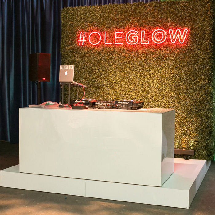 gloss display unit