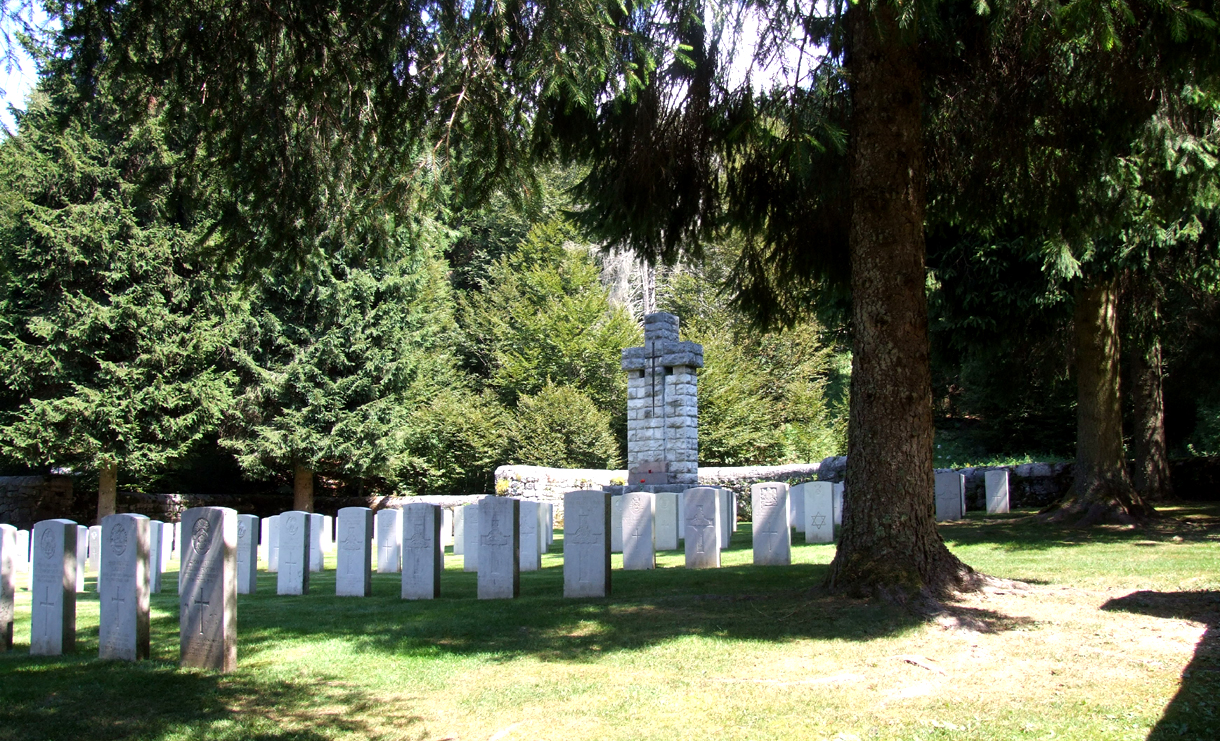 11 - Cimitero Britannico di Granezza foto 2.JPG