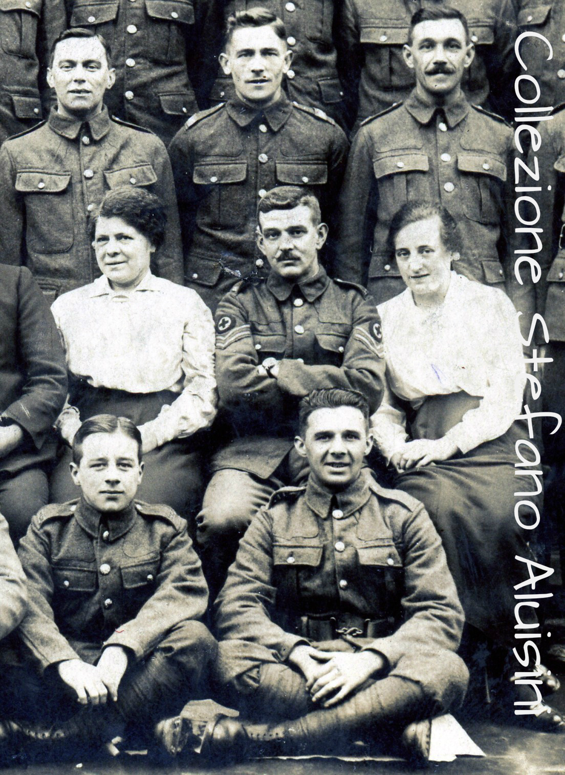 Militari Britannici e personale della Croce Rossa – fotografia datata 1914-1915 – provenienza Gran Bretagna