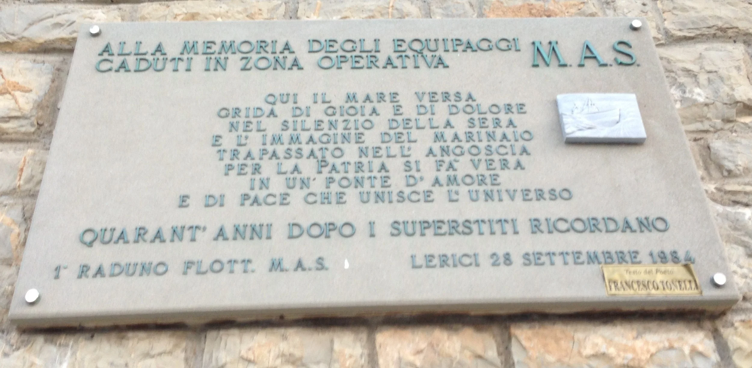  La lapide che ricorda gli uomini dei Mezzi d'Assalto della Marina Militare scomparsi in missione