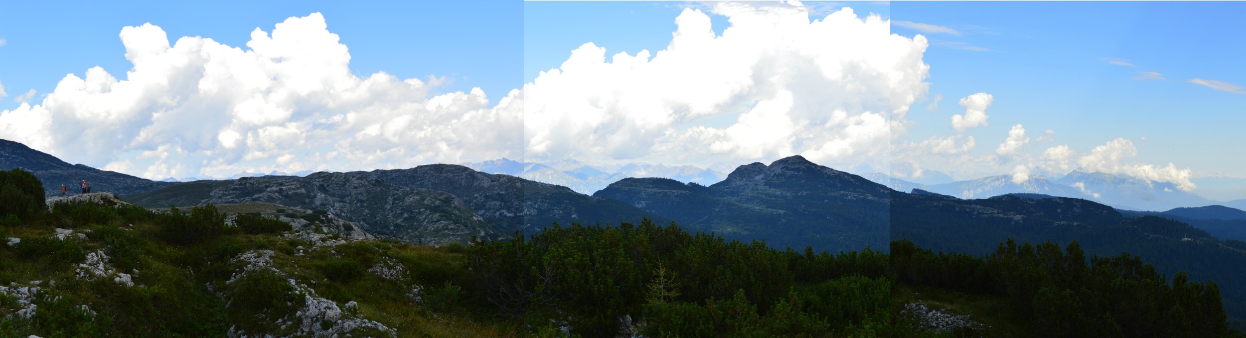 La prima linea italiana vista dal Monte Chiesa: a destra in basso la Madonnina del Lozze, al centro Cima Caldiera e il vicino Campanaro, più a sinistra la quota 2105 dell'Ortigara con la colonna mozza.