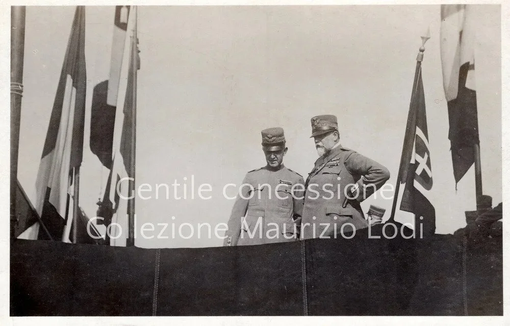 Cavallino+Tre+Ponti+VE+1+luglio+1918+premiazione+fanti+4a+div+con+gen+Petitti+di+Roreto+(C).jpg