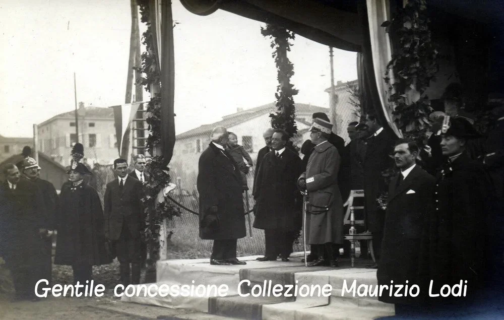 2+Modena+8+dicembre+1923+-+Posa+della+prima+pietra+del+Tempio+Monumentale+ai+Caduti+della+Grande+Guerra+alla.jpg