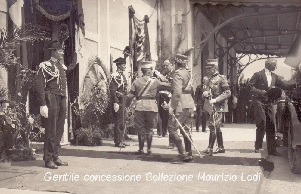 Belluno+23+maggio+1926+il+Re+inaugura+il+Monumento+ai+Caduti+del+7°Reggimento+Alpini+della+Grande+Guerra+bor.jpg