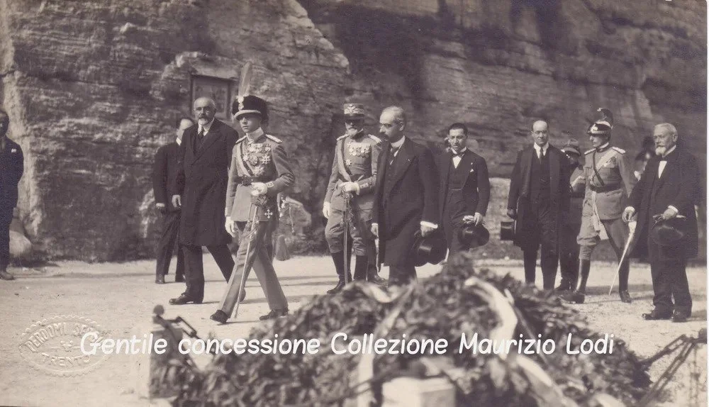 Trento+28+settembre+1923+Pellegrinaggio+di+S.A.R.+Adalberto+di+Savoia+Duca+di+Bergamo+alla+Fossa+dei+Martiri.jpg