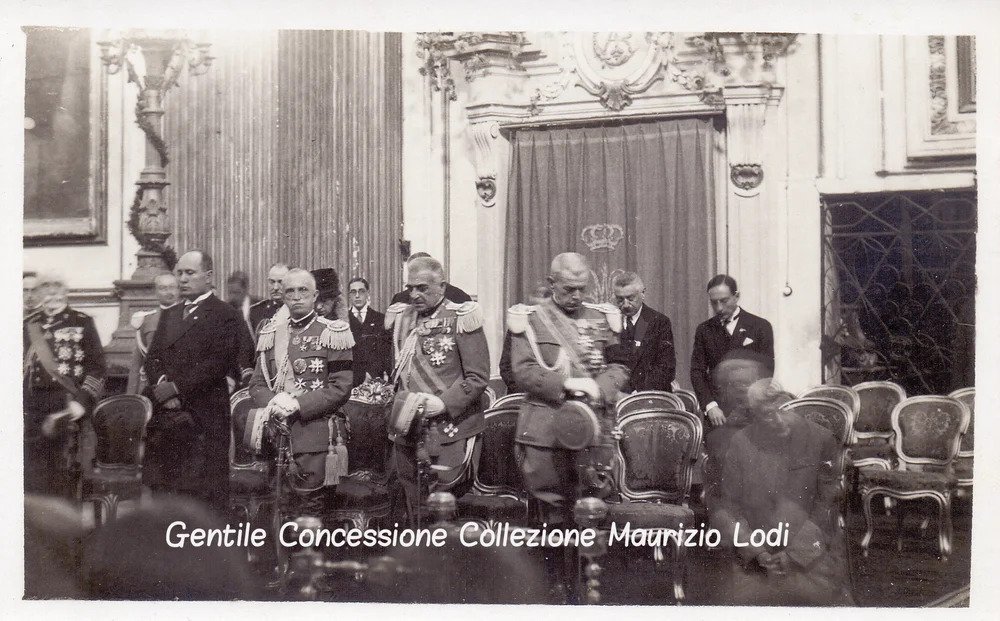 Roma+6+novembre+1927+IX+Ann+Vittoria+in+S+Maria+degli+Angeli+SM+il+Re+LL+EE+Diaz+e+Mussolini+(c).jpg