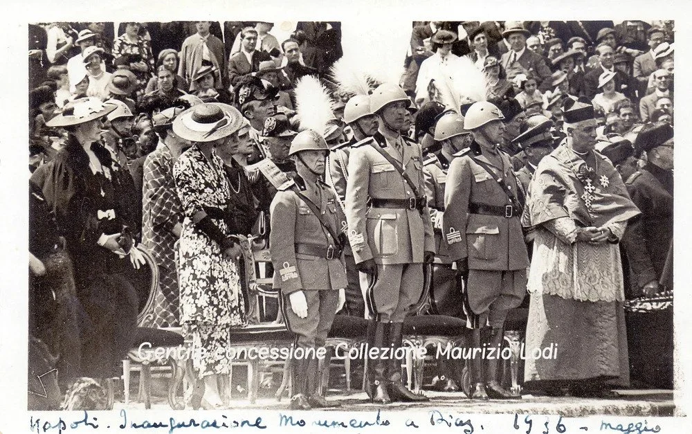 Napoli+1936+05+25+inaug+mon+al+gen+diaz+con+il+re+e+i+principi+piemonte+(c).jpg