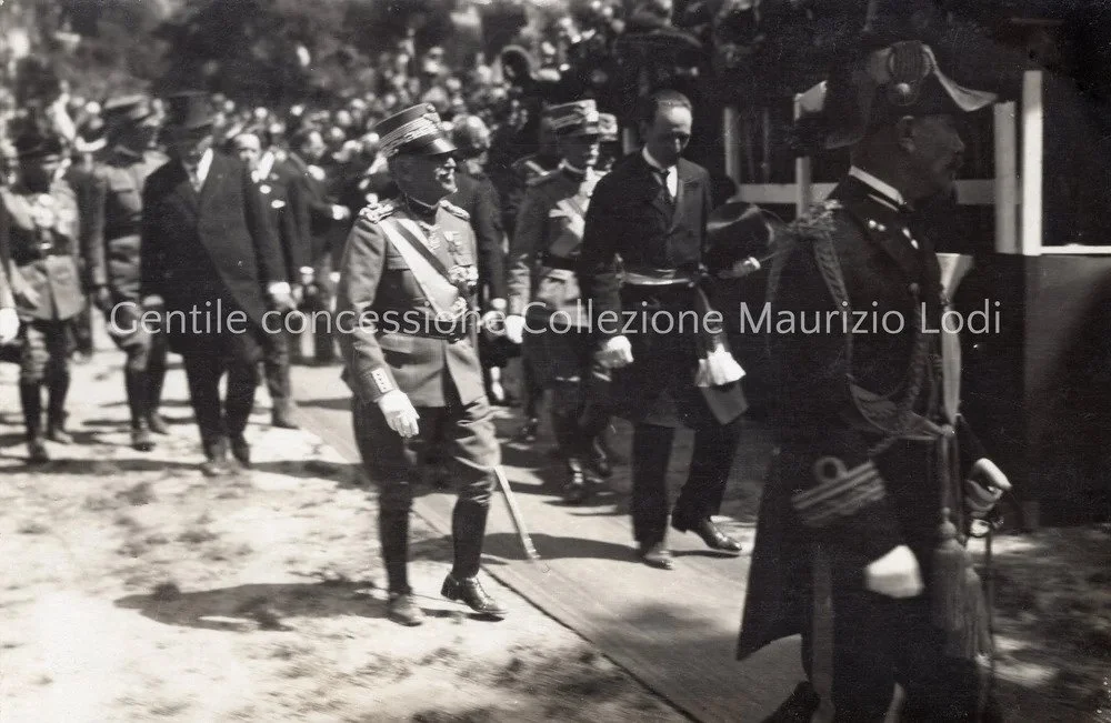 bolzano+12+07+1926+posa+prima+pietra+monumento+vittoria+presenza+SM+il+re+c.jpg