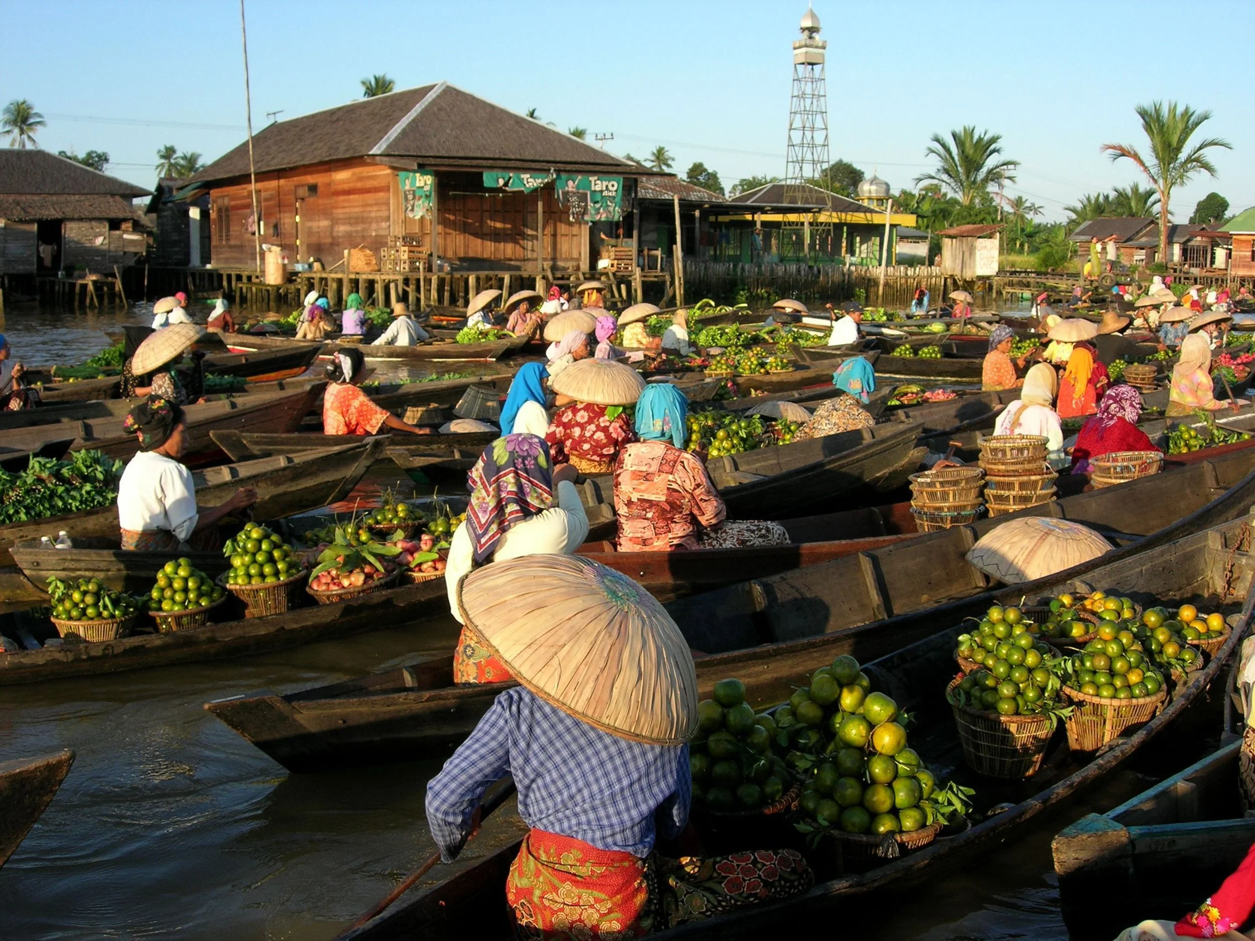 Floating_market_in_Indonesia_01.jpg