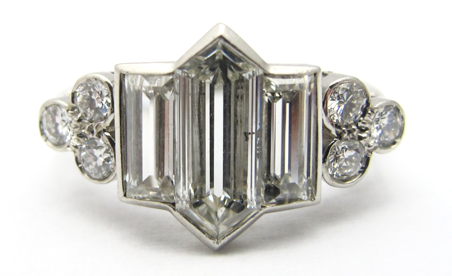 2.6cts of G/H, VS diamonds in handmade platinum setting, c.1935