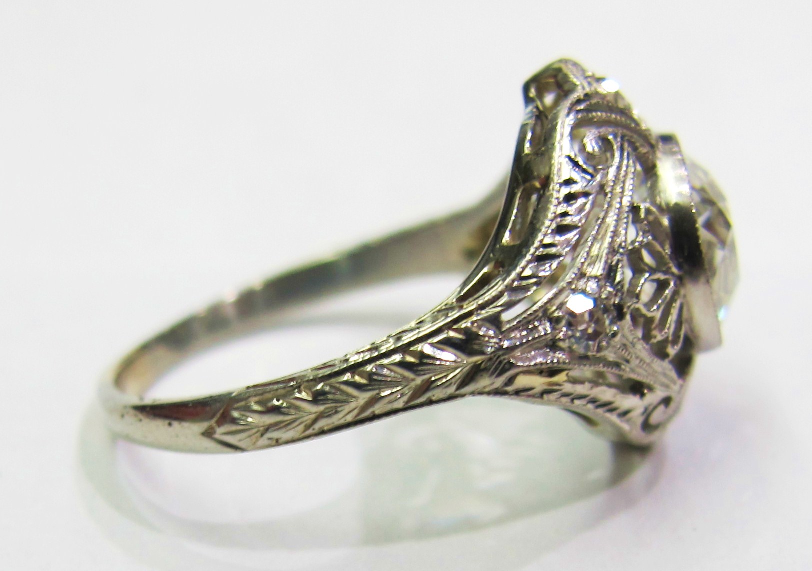 Hand engraved detail decorates the shoulders and band.